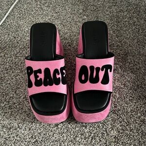 dELiA's Peace Out Retro Platforms